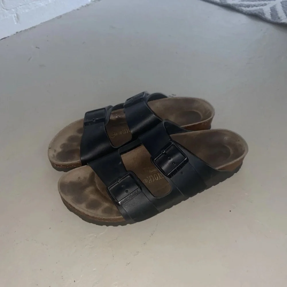 BIRKENSTOCK Arizona Women 2-strap Sandals Black Leather Size 39 250 L8 M6 US-8 - Picture 1 of 8